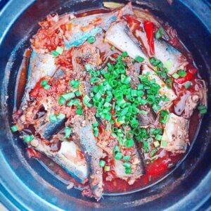 Cá nục gai kho sốt cà chua