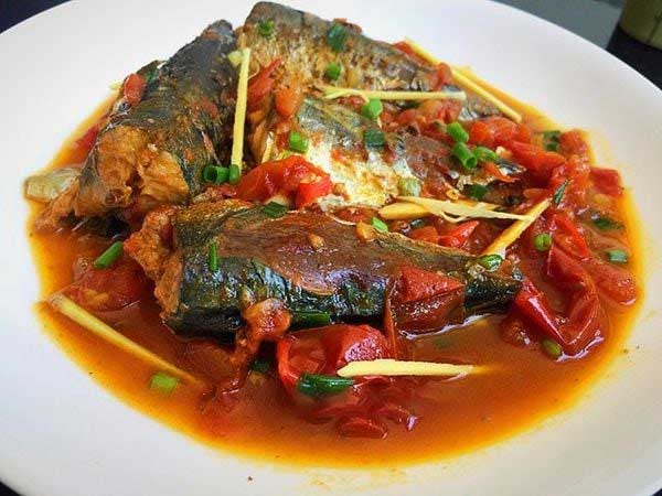Cá nục bông sốt cà
