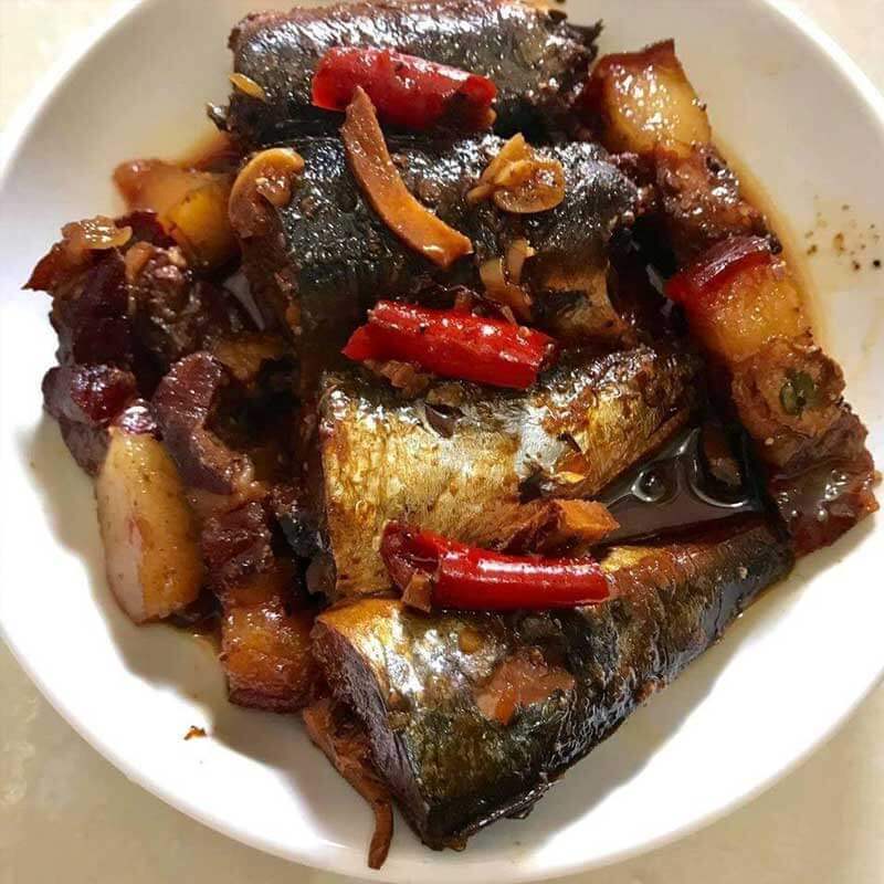 Cá nục gai kho tộ thịt ba rọi